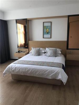 悦星大酒店 热情服务与便捷住宿预订，融合中型餐馆的温馨体验